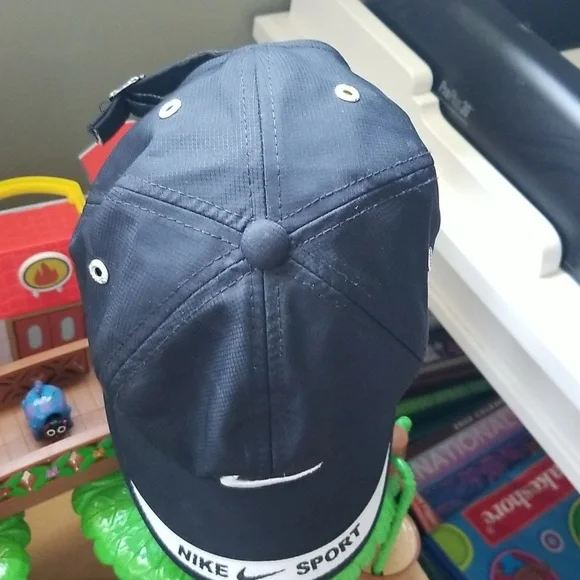 Nike Sports Hat - Picture 4 of 4